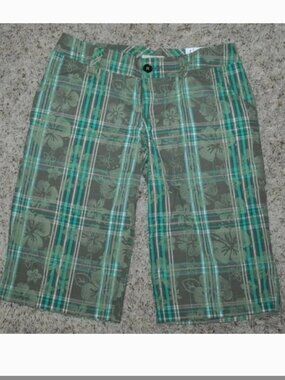 SO Capris Jr 7 Green Hibiscus Plaid Lowrise Lightweight Crop Pants Teen Girls